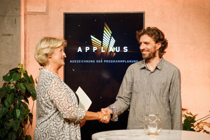 Kulturstaatsministerin Prof. Monika Grütters vergibt den APPLAUS-Award 2021