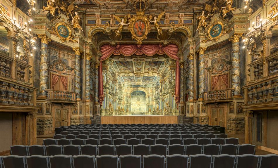 Blick von der Fürstenloge auf die Bühne des Markgräflichen Opernhauses.