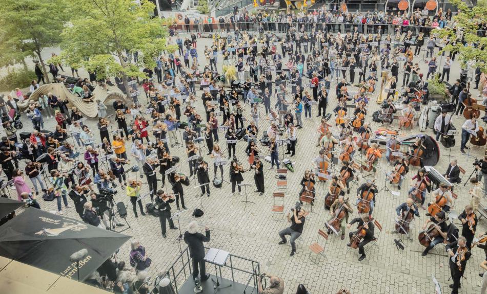 Flashmob des Symphonieorchesters des Bayerischen Rundfunks und des Bayerischen Landesjugendorchesters 