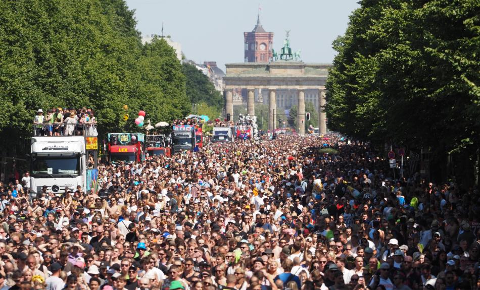 Abbildung: Rave vor dem Brandenburger Tor