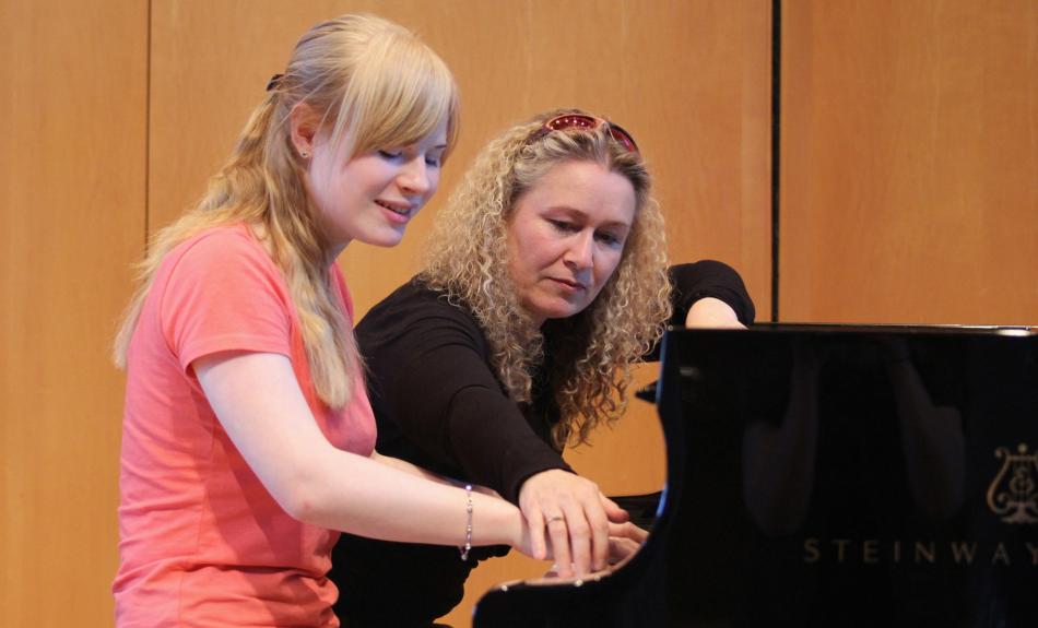 Abbildung: Klavierunterricht mit Viola Michaelis