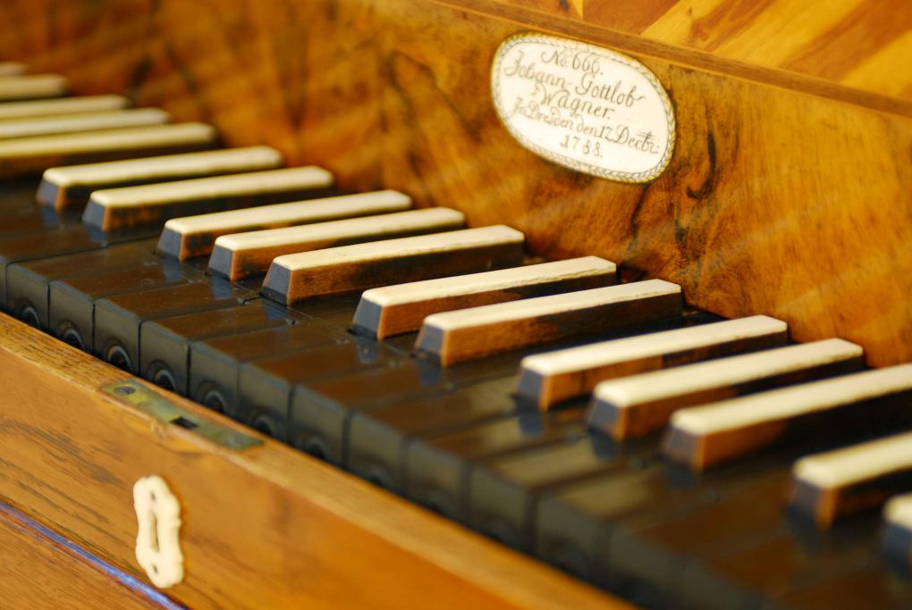 Detailansicht einer Cembalo-Tastatur