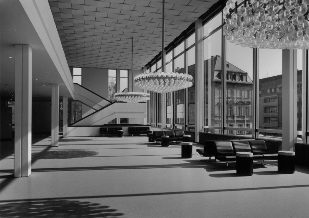 Oberes Foyer des Mainfranken Theaters Ende der 1960er Jahre.