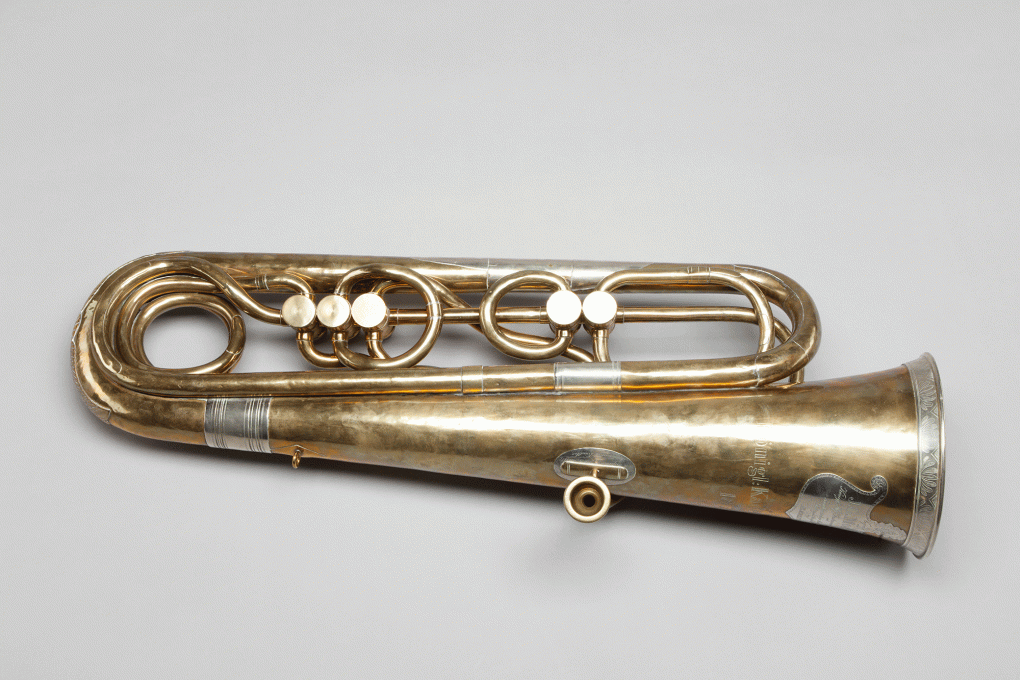 Die weltweit älteste erhaltene Basstuba, 1839 hergestellt von Johann Gottfried Moritz, aus dem Berliner Musikinstrumenten-Museum