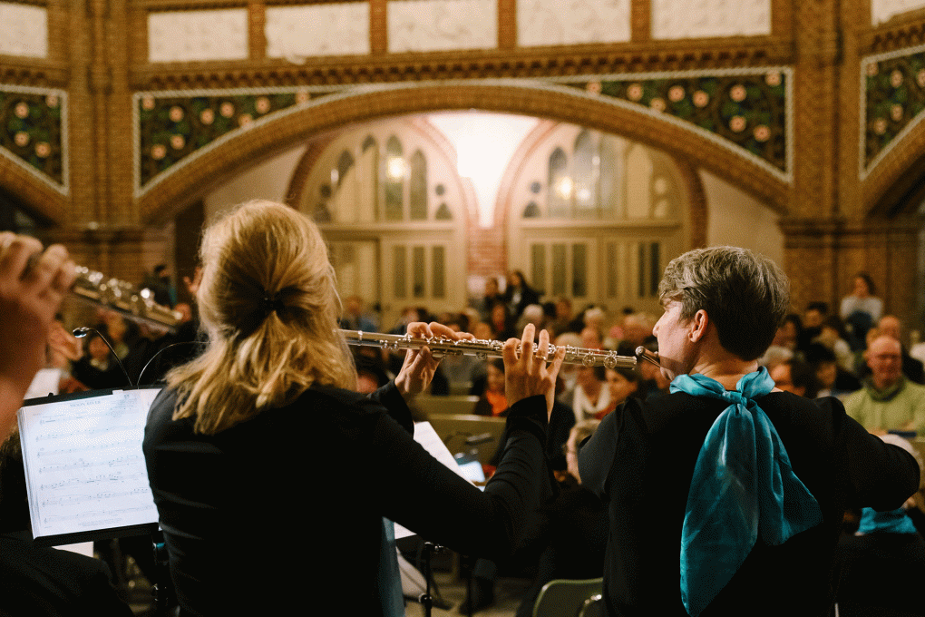Flötistinnen des Utopia Orchesters beim ersten Auftritt 2018