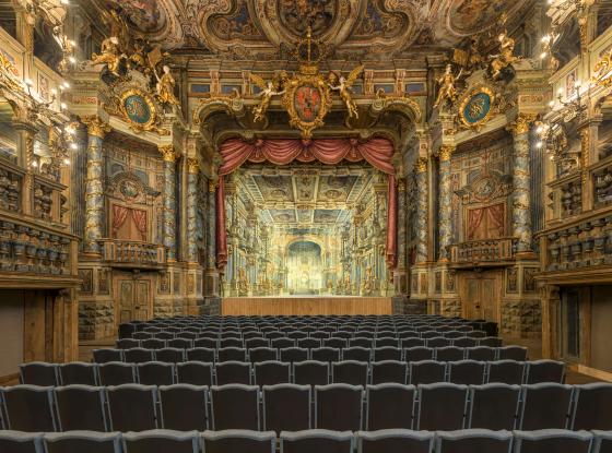 Blick von der Fürstenloge auf die Bühne des Markgräflichen Opernhauses.