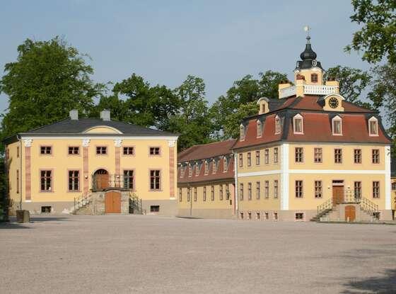 Außenausfanhme: Mozarthaus und Akkordeon-Abteilung auf dem Campus Musikgymnasium Schloss Belvedere.