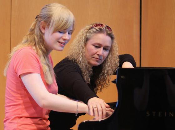 Abbildung: Klavierunterricht mit Viola Michaelis